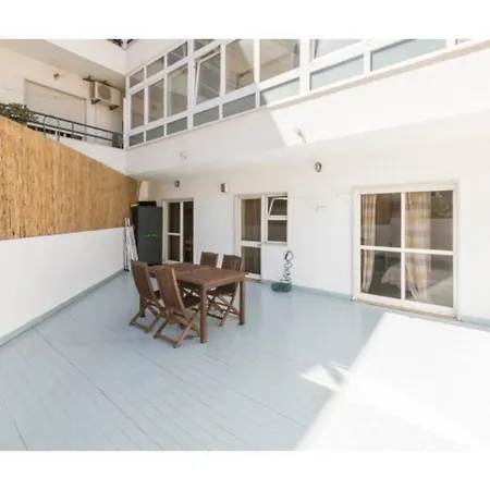 Houze_flat Near The With Terrace